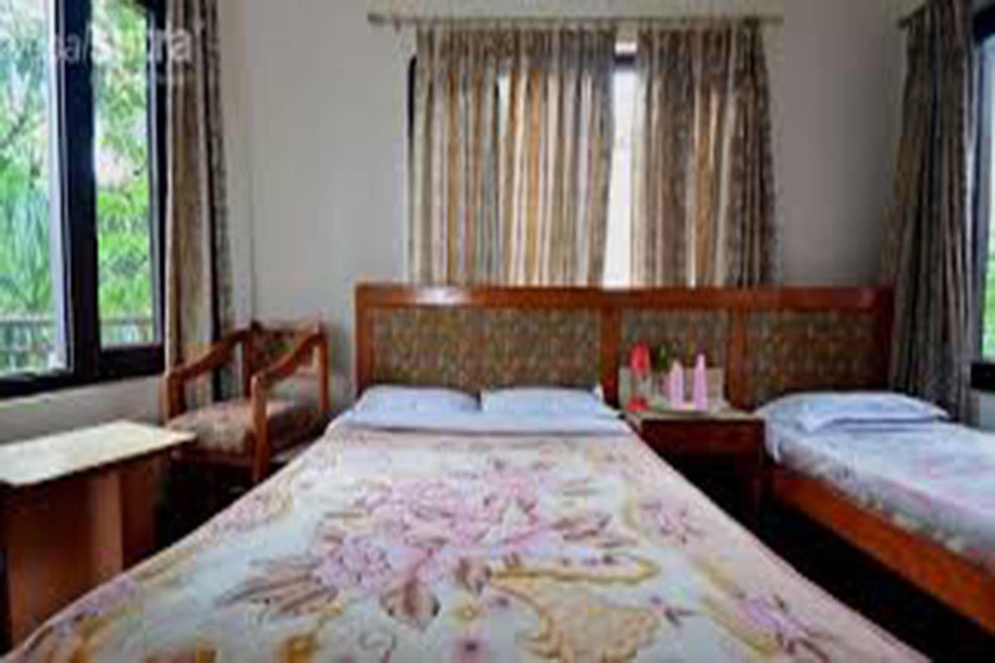 Chitwan Adventure Resort Саураха Экстерьер фото